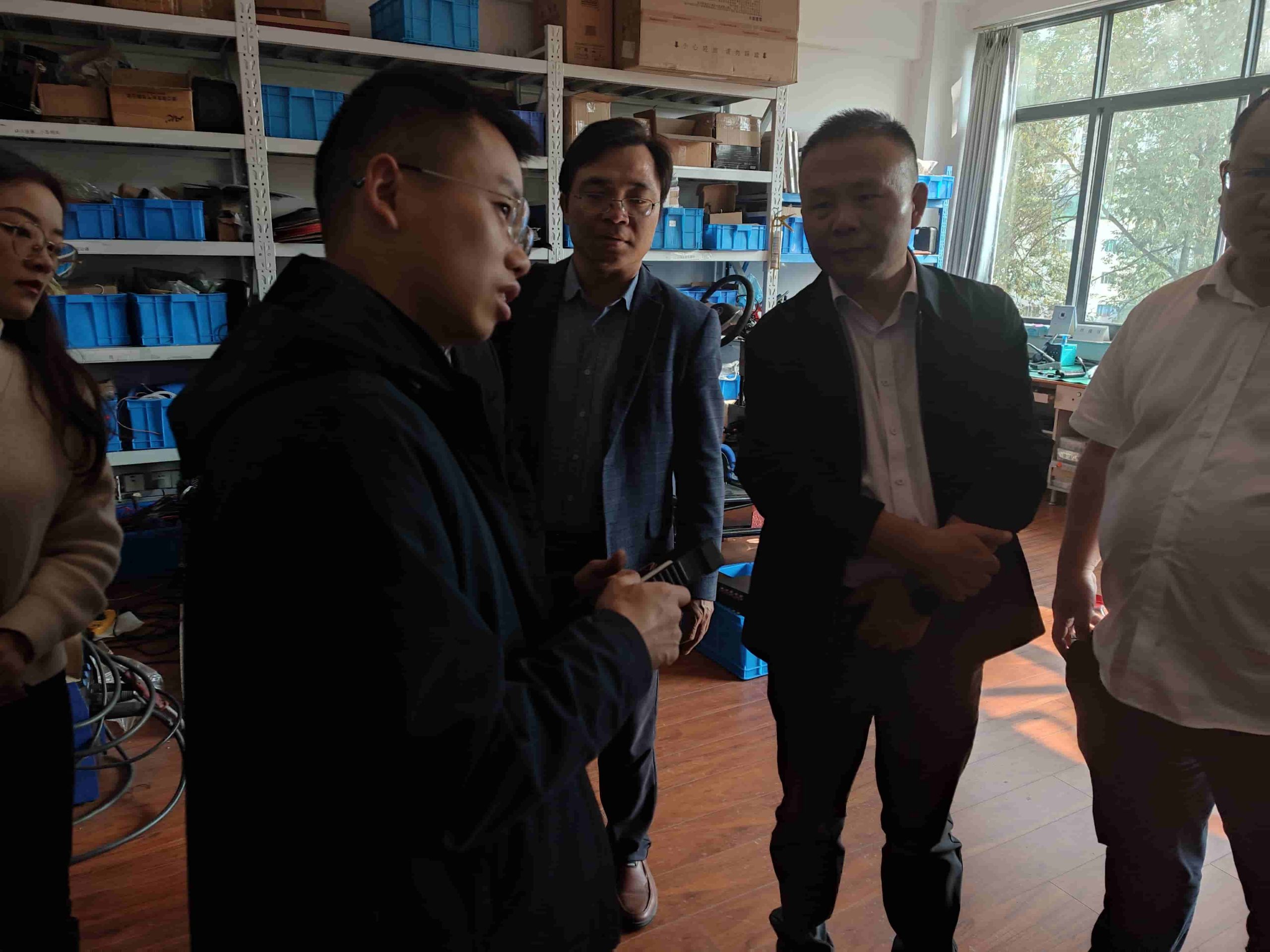 《校领导实地考察我司，共谋发展新篇章》